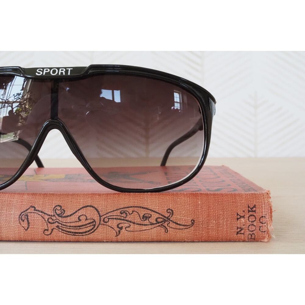Vintage 1980s Shield Sunglasses New Old Stock Hipster Sporty Mask type Lens - Picture 9 of 14